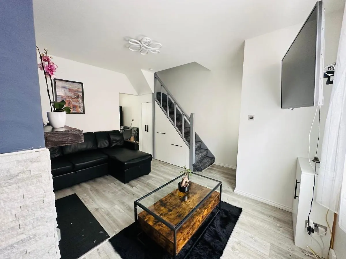 Cosy House With Floating Beds In Belfast Villa