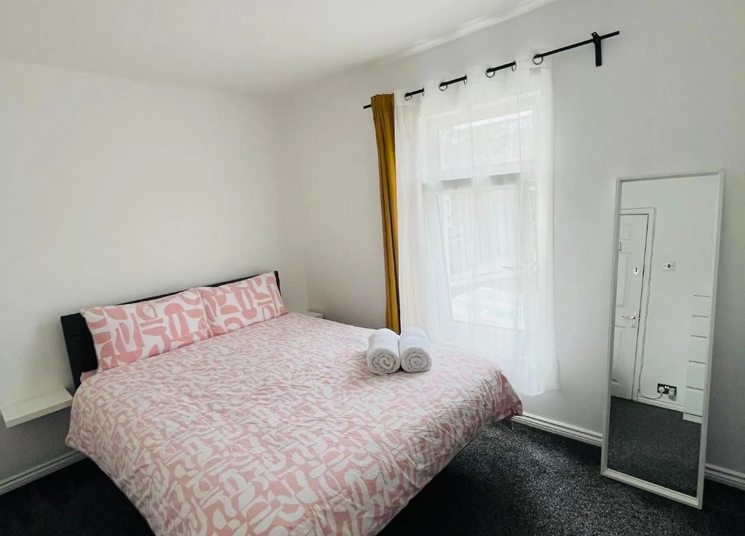 Holiday home Cosy House With Floating Beds In Belfast Villa United Kingdom
