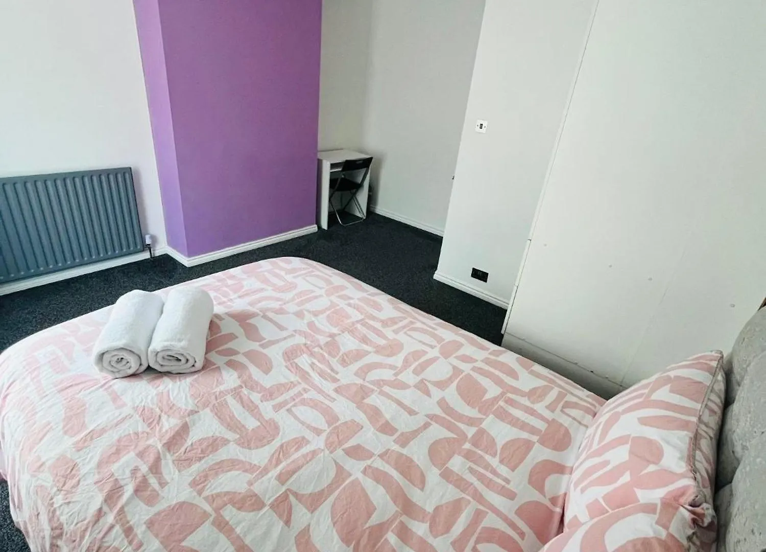 Cosy House With Floating Beds In Belfast Villa