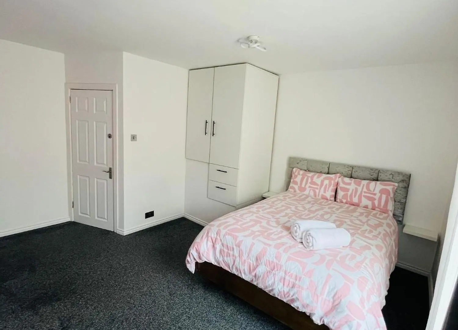 Holiday home Cosy House With Floating Beds In Belfast Villa