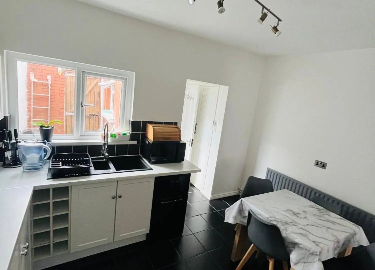 Cosy House With Floating Beds In Belfast Villa 0*,