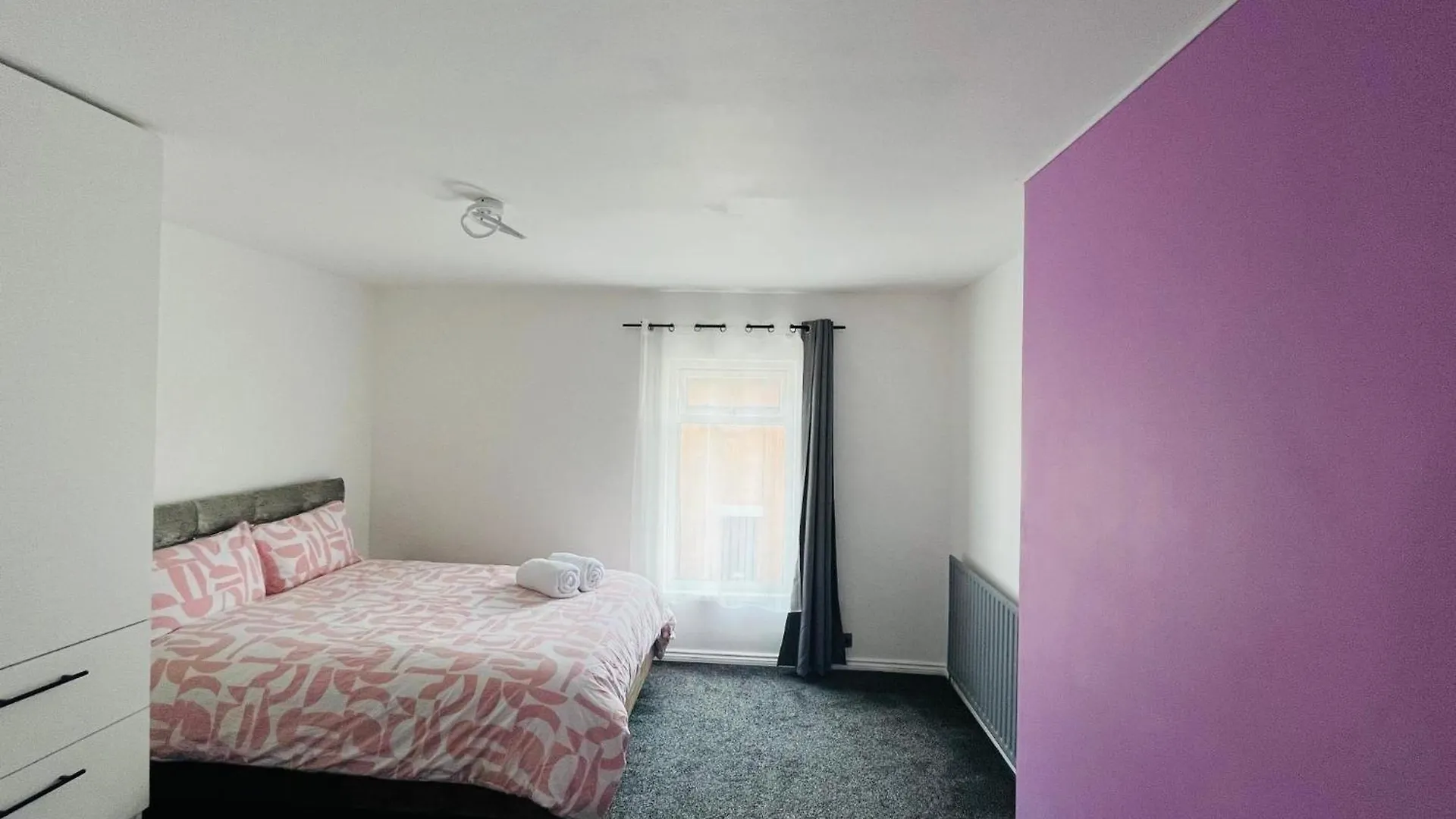 Holiday home Cosy House With Floating Beds In Belfast Villa