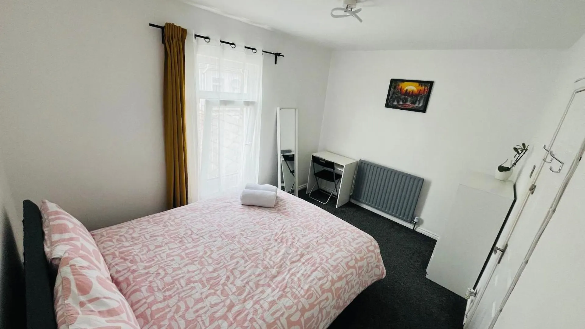 Cosy House With Floating Beds In Belfast Villa 0*,  United Kingdom