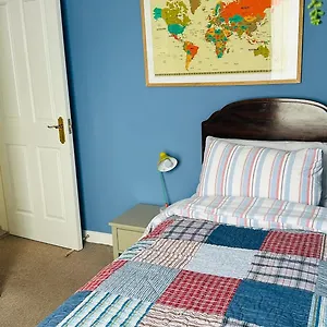 Stylish Centre House / 3 Bedroom / Family Friendly Holiday home